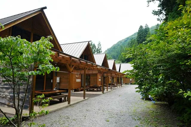 緑にかこまれた山のコテージ